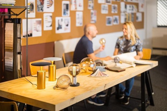 vanthoeftverlichting-voorburg-tafellamp-jazz-ETH-EXPO-LED-goud-brass-wit-zwart vanthoeftverlichting-voorburg-tafellamp-jazz-ETH-EXPO-LED-goud-brass-wit-zwart